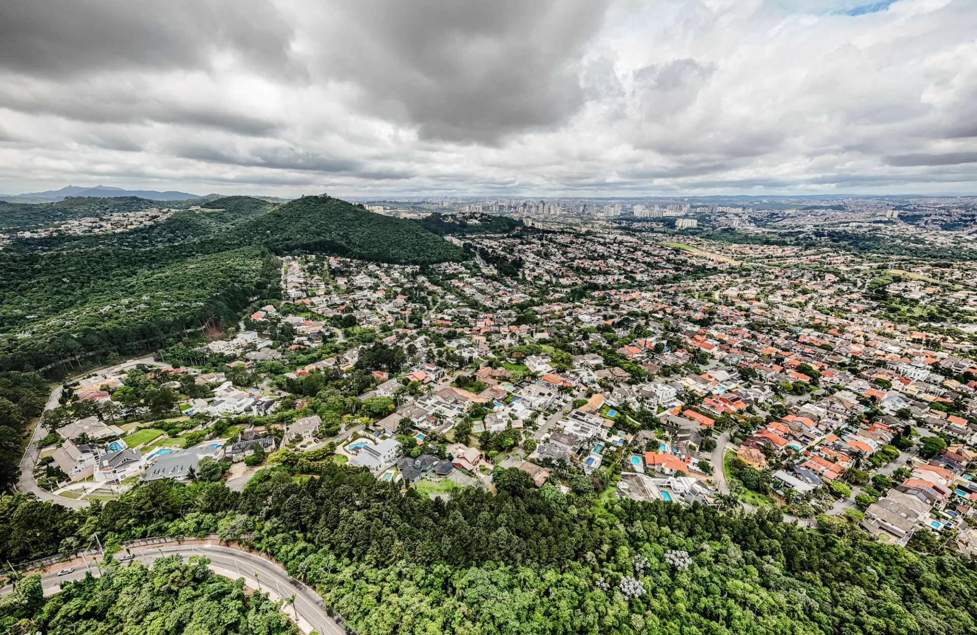 Vista aérea panorâmica da Mata Voturussu preservada dentro do Residencial 10